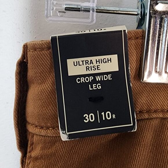 NWT Abercrombie & Fitch Khaki Ultra High Rise Cropped Wide Leg Pants Size 30 - Picture 8 of 8